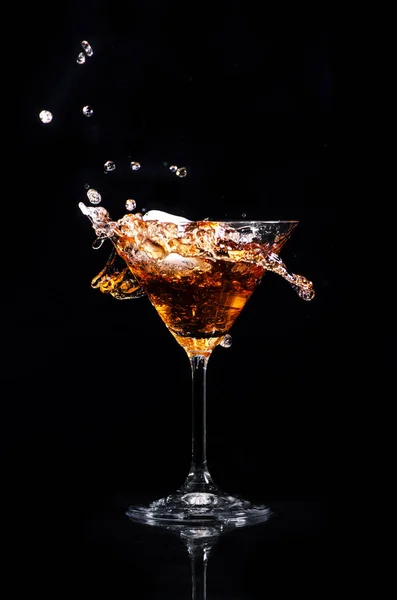 Martini cocktail splash — Stockfoto