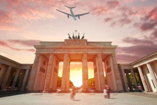 Plane Flying Brandenburg Gate — Stock Photo, Image