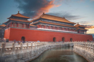 Yasak Şehir dünyadaki en büyük saray kompleksidir. Pekin, Çin 'in göbeğinde yer almaktadır.