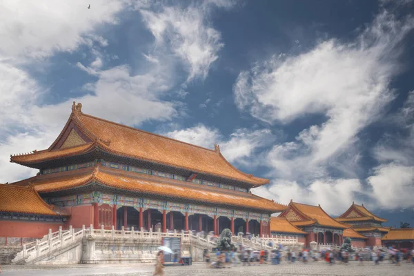 Yasak Şehir dünyadaki en büyük saray kompleksidir. Pekin, Çin 'in göbeğinde yer almaktadır.