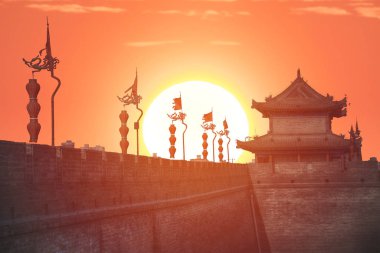 Xian şehir duvarı. Çin mimarisinin en büyük anıtı.