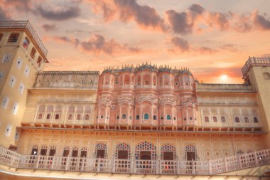 Hawa Mahal saray kompleksi, Jaipur Krishna'nın taç şeklinde pembe kumtaşı inşa Maharaja, harem olduğunu