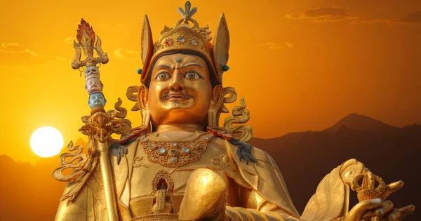 Gouden Guru Rinpoche Standbeeld Staat Kathmandu Nepal — Stockfoto