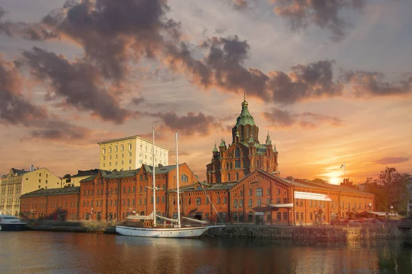 Nabrzeże Helsinkach Letni Wieczór Finlandii Katedra Uspenskiego — Zdjęcie stockowe