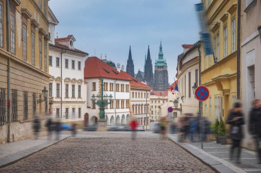 Prag 'ın güzel eski caddeleri. Çek Cumhuriyeti