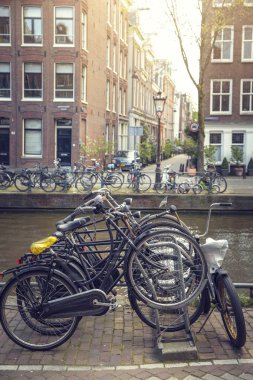 Hollanda, Amsterdam 'da geleneksel eski binalar