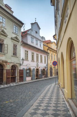 Prag 'ın güzel eski caddeleri. Çek Cumhuriyeti