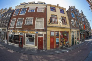 Amsterdam - 14 Mayıs: Amsterdam caddeleri. 14 Mayıs 2018 Hollanda'nın Amsterdam, gün batımında