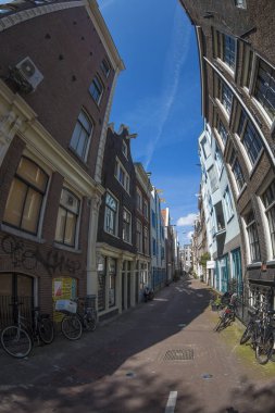 Amsterdam - 14 Mayıs: Amsterdam caddeleri. 14 Mayıs 2018 Hollanda'nın Amsterdam, gün batımında