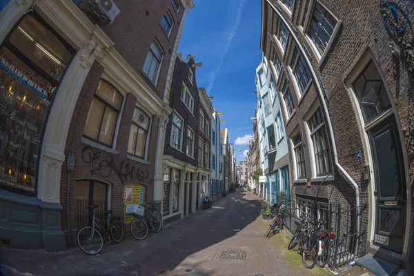 Amsterdam - 14 Mayıs: Amsterdam caddeleri. 14 Mayıs 2018 Hollanda'nın Amsterdam, gün batımında