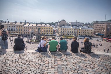 Helsinki, Finlandiya - 21 Ağustos 2018: Senato Meydanı görünümüne Helsinki Katedrali. 
