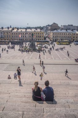 Helsinki, Finlandiya - 21 Ağustos 2018: Senato Meydanı görünümüne Helsinki Katedrali. 