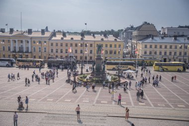 Helsinki, Finlandiya - 21 Ağustos 2018: Senato Meydanı görünümüne Helsinki Katedrali. 