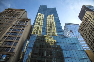 New York City Manhattan Skyline, Amerika 'nın renkli günbatımı.