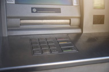 para çekme makinesi (Atm) şehrin sokaklarında standları