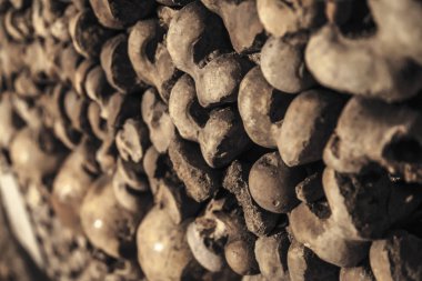 Paris yeraltı mezarlığı. Milyonlarca insan yeraltı labirentler içinde mezar.