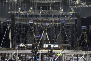 Televizyonda konser hazırlığı