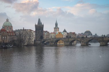Prag - Charles Bridge, Çek Cumhuriyeti. resimsi manzara