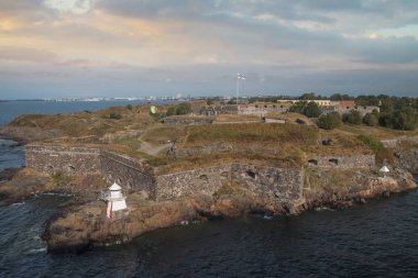 doğal yaz hava görünümünü suomenlinna (sveaborg) deniz kale Helsinki, Finlandiya