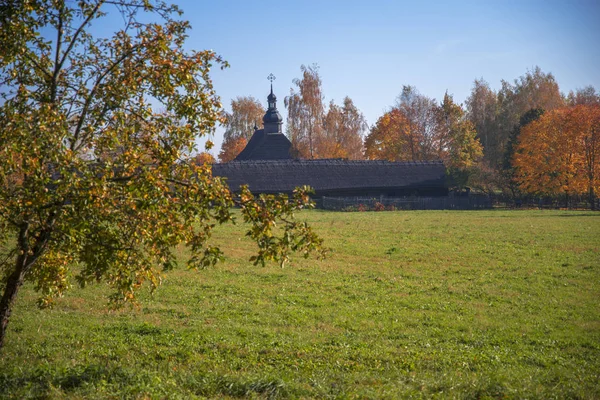 Dřevěný Pravoslavný Kostel Podzim Bělorusko — Stock fotografie