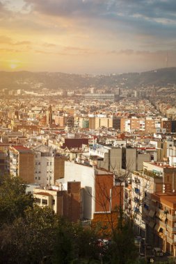 Antik sokaklarda Barselona'nın en iyi görünümü. İspanya.