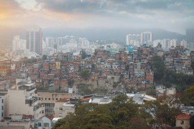 Rio de Janeiro şehir merkezi ve kenar mahalle. Brezilya