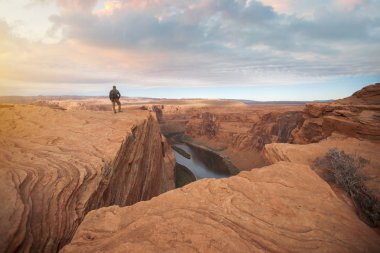 Kuzey Arizona 'daki Colorado Nehri' nin ünlü Horseshoe Virajı