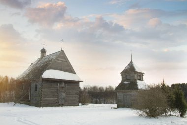 Rus köyünde kar kış.