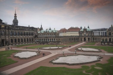 Almanya 'da Dresden. Yeniden inşa edilmiş eski şehrin mimarisi.