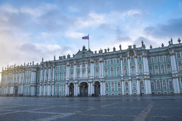 St. Petersburg 'daki kış sarayı. Rusya.
