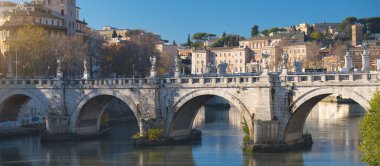 Heykeller St. Angel Köprüsü.
