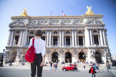 Opera paris. Garnier Sarayı bulunur. 