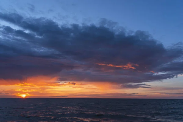 Sunset over the sea — Stock Photo, Image