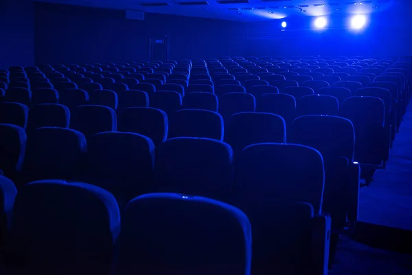 Tom auditorium med sittplatser — Stockfoto