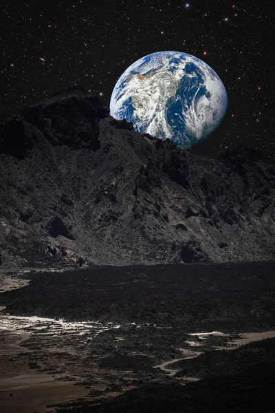 Berg på månen. bildelement möblerade av NASA — Stockfoto