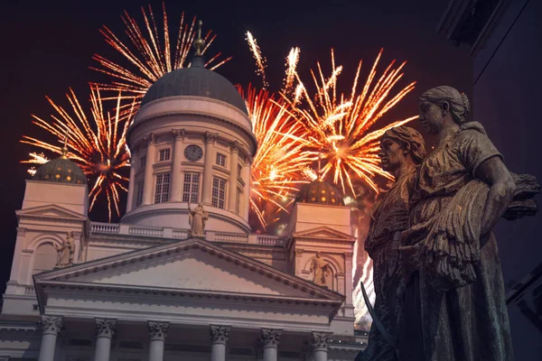 Fuegos artificiales de colores en Helsinki . —  Fotos de Stock