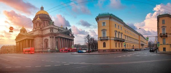 Aziz Isaac Katedrali. St. Petersburg 'daki en büyük Ortodoks kilisesi..