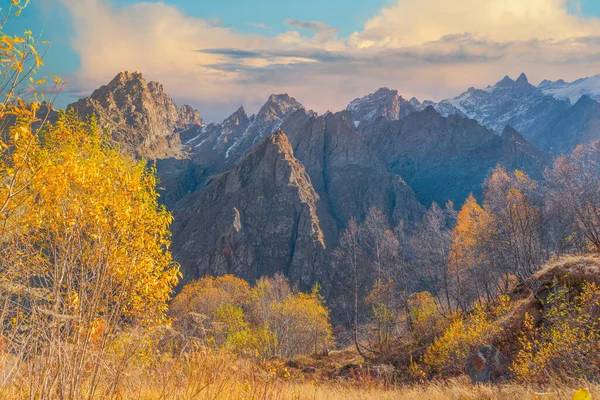 Sonbaharda Kafkas Dağları Güney Osetya — Stok fotoğraf