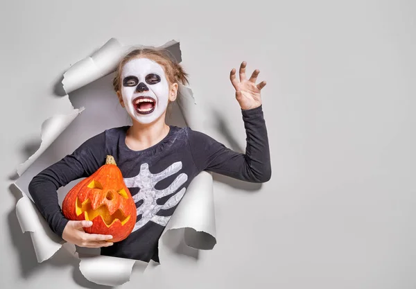 Boldog Halloweent Aranyos Kis Nevető Lány Csontváz Jelmez Szürke Háttér — Stock Fotó