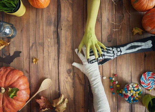 Happy Halloween Hands Pumpkins Table Home Family Preparing Holiday Top — Stock Photo, Image