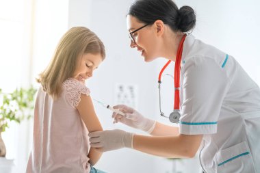 Bir çocuk için bir aşı yapma Doktor