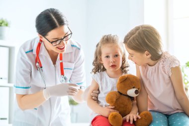 Bir çocuk için bir aşı yapma Doktor