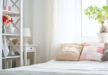 Kız çocuk için ışık çocuk yatak odası iç.