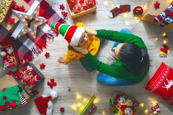 Lycklig Familj Förbereder Sig För Jul Mor Och Hennes Dotter — Stockfoto