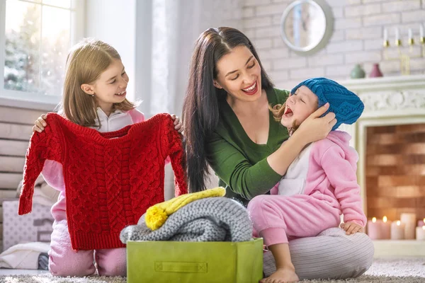 Swetry Dzianiny Zimowych Portret Szczęśliwy Kochający Rodziny Noszenia Matka Dzieci — Zdjęcie stockowe