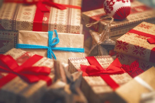 Feliz Navidad Felices Fiestas Cajas Regalo Cerca Tradiciones Navidad — Foto de Stock