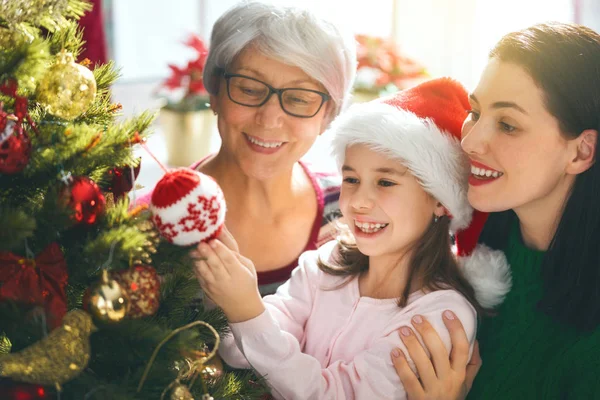 Joyeux Noël Joyeuses Fêtes Grand Mère Maman Fille Décorent Arbre — Photo