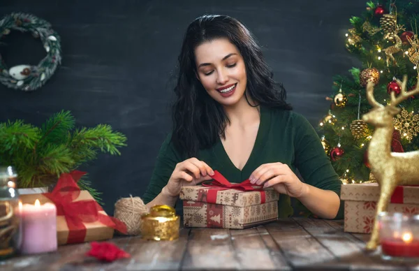 Merry Christmas Happy Holidays Cheerful Pretty Young Woman Preparing Christmas — Stock Photo, Image