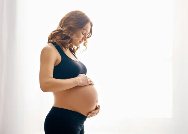 Portret Młodej Kobiety Ciąży — Zdjęcie stockowe