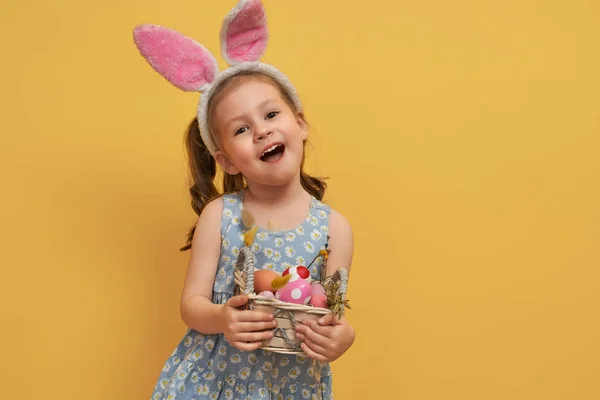 Lindo Niño Pequeño Con Orejas Conejo Día Pascua Chica Con —  Fotos de Stock